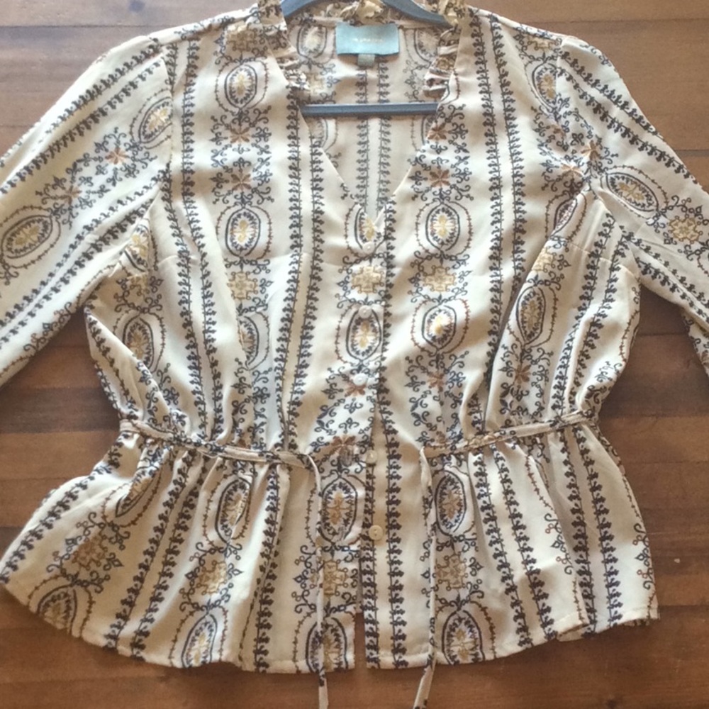 Dillard’s Skies are blue blouse.  Size small